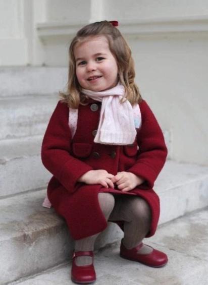 路易小王子近照曝光,长相呆萌可爱到爆,小表情实力抢镜