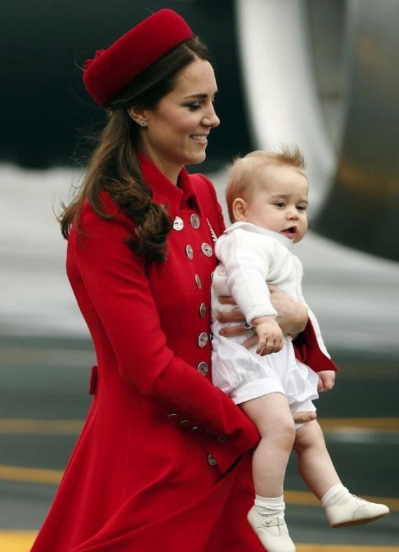 路易小王子近照曝光,长相呆萌可爱到爆,小表情实力抢镜