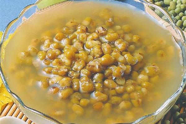 绿豆汤怎么煮出沙沙的感觉 绿豆汤和绿豆沙有什么区别 绿豆汤怎么煮出沙沙的感觉 绿豆汤和绿豆沙有什么区别