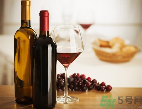 做葡萄酒用白糖好还是冰糖好?做葡萄酒的方法步骤 做葡萄酒用白糖好还是冰糖好?做葡萄酒的方法步骤