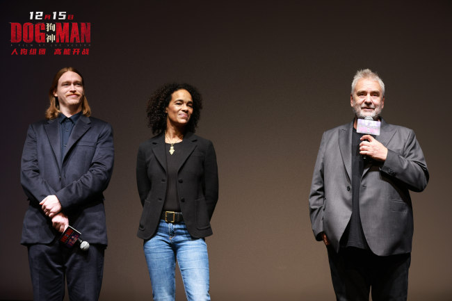 吕克·贝松空降《狗神》首映礼 终极预告海报双发