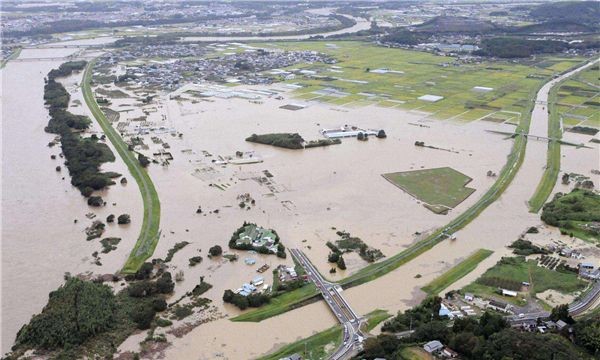 世界上最大台风（几乎是毁灭性的伤害）(2)_