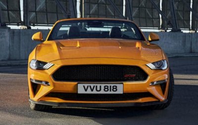 ​入门跑车之间的较量，野马VS科迈罗，同为美式肌肉车谁更牛