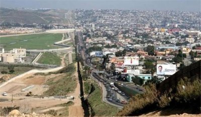 ​美墨边境：世界上最繁忙的边界，一边是地狱，另一边是天堂！