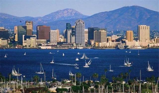 美墨边境：世界上最繁忙的边界，一边是地狱，另一边是天堂！