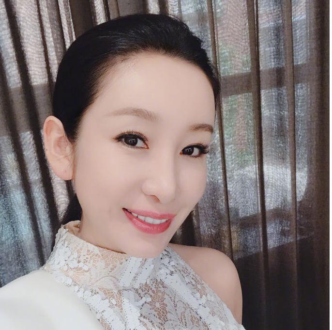 相爱12年最终离婚，现任是小7岁漂亮演员，如今47岁成赢家