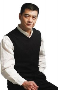 ​相爱12年最终离婚，现任是小7岁漂亮演员，如今47岁成赢家