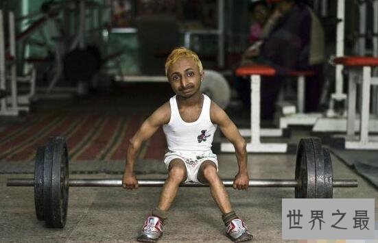 世界上最小的健身教练,80cm的个头身材却超完美