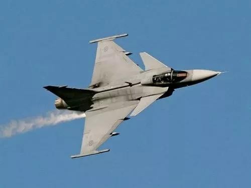 世界第一位进入太空的人（太空第一人为飞行而活着）(3)