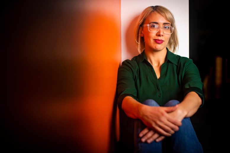 麻省理工学院(MIT)粒子物理学家Kerstin Perez正在寻找暗物质的踪迹