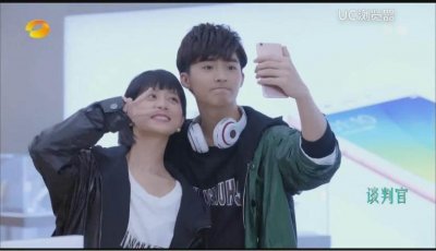 ​《谈判官》孙昊童恬恬纪念恋爱满月，原来童恬恬是颜控！