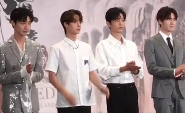 王一博肖战出席泰国粉丝见面会,别人都穿得正式,他俩却与众不同