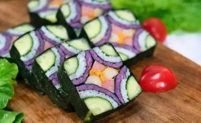 如何做寿司既简单又好吃（大厨教你学会寿司的家常做法）