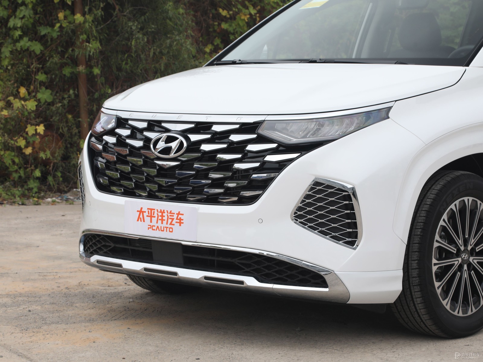 库斯途对比传祺e8荣耀版哪个更值得购买？