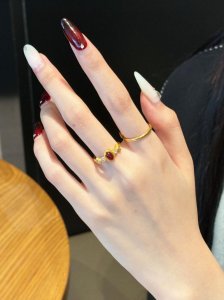 戒指颜色影响风水吗?女士