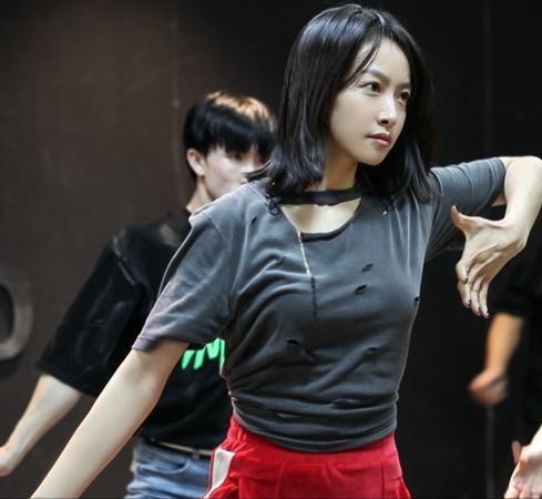 宋茜全开麦唱跳太惊艳 | 天生爱豆、水土不服?不温不火太可惜