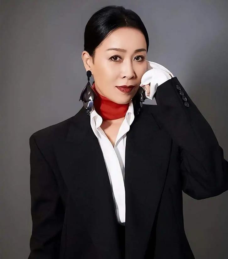 单依纯侵权翻唱《李白》后，“那英唱三五句也要问版权问题”登上热搜