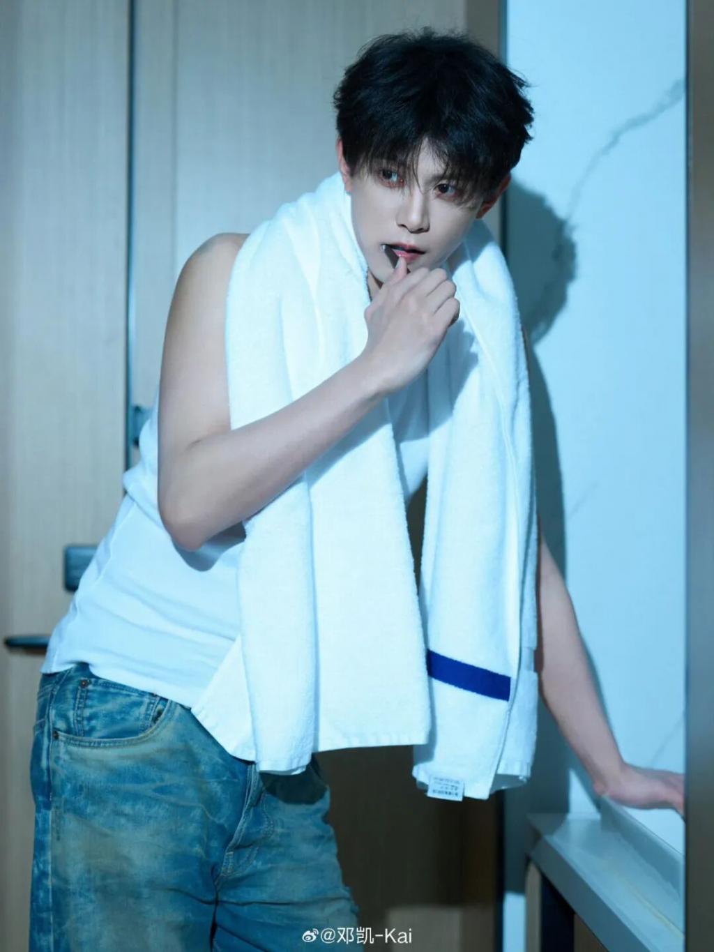 配角上桌新范本：涨粉200万不再是“疯批”，而是“正常人”