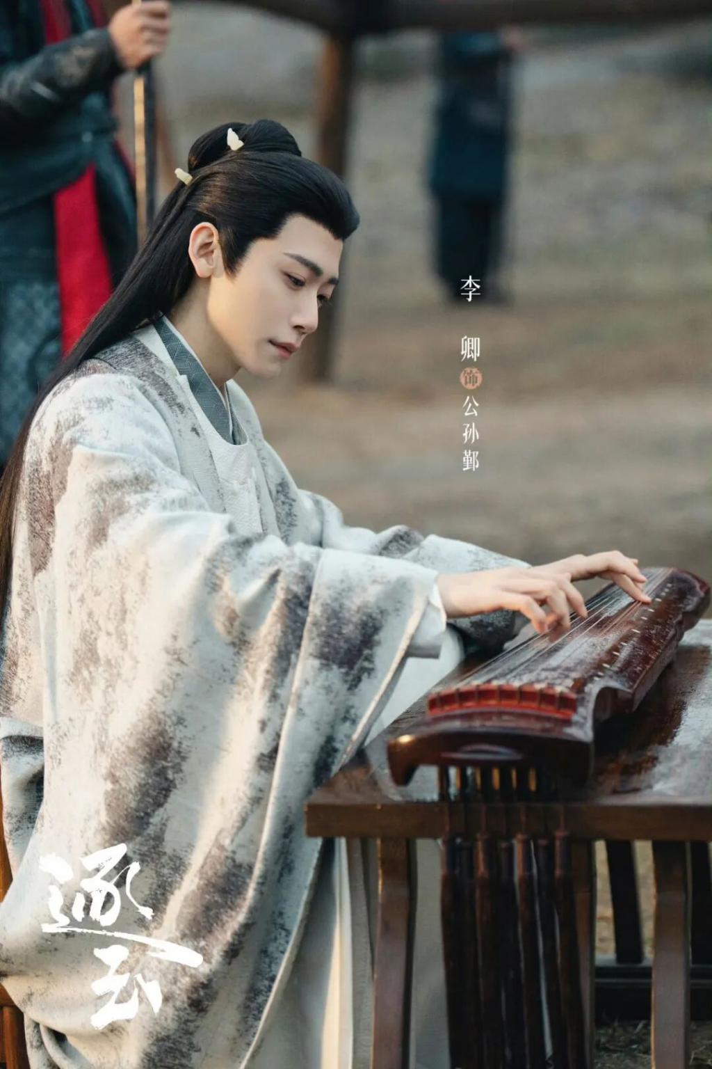 配角上桌新范本：涨粉200万不再是“疯批”，而是“正常人”