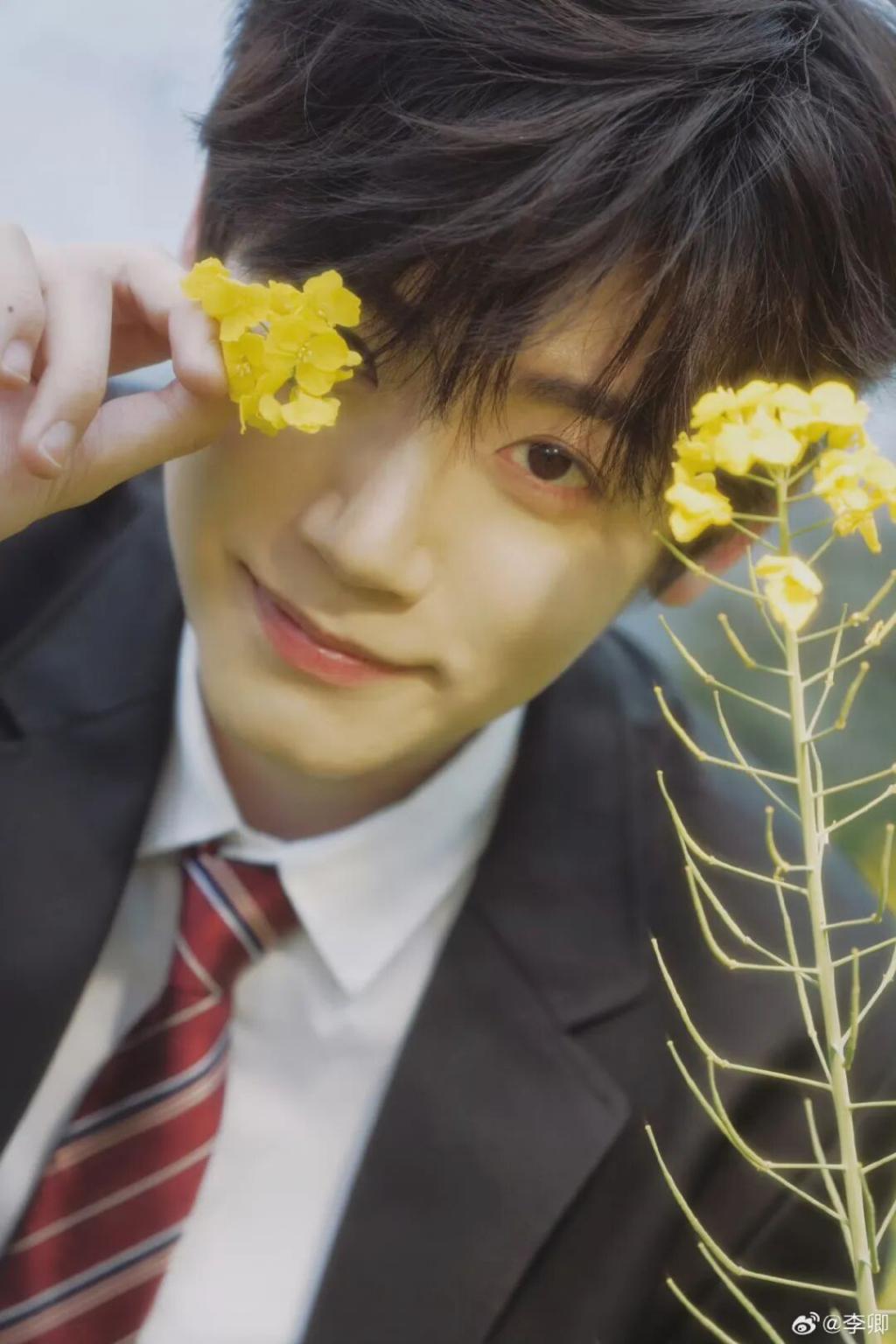 配角上桌新范本：涨粉200万不再是“疯批”，而是“正常人”