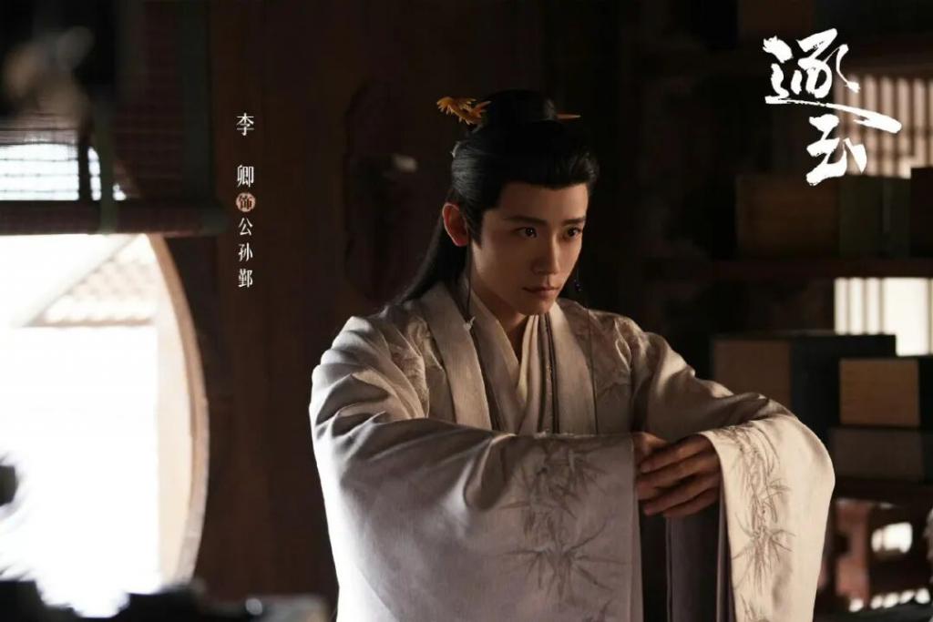 配角上桌新范本：涨粉200万不再是“疯批”，而是“正常人”