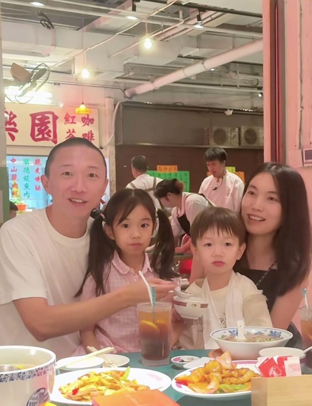 《冬去春来》他半路出家，颜值不高却不输科班，老婆漂亮儿女双全