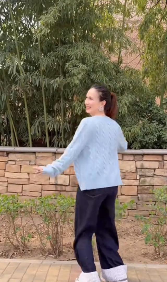 卢靖姗二胎后晒素颜，脸上长斑却被全网夸：这才是妈妈最真实样子