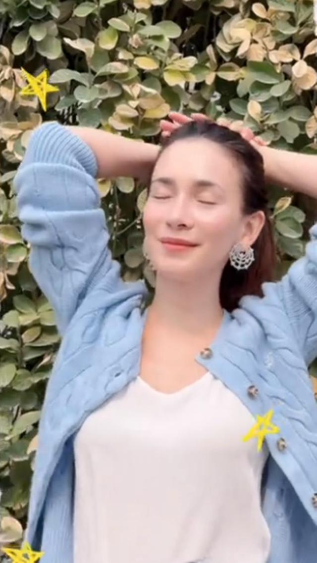 卢靖姗二胎后晒素颜，脸上长斑却被全网夸：这才是妈妈最真实样子