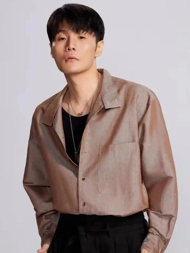 偷鸡不成蚀把米！想让李荣浩道歉赔钱却全网社死，吴向飞要遭殃了