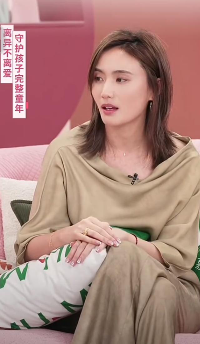 海哈金喜回应离婚后家里摆李亚鹏照片，谈复婚和前夫反应如出一辙