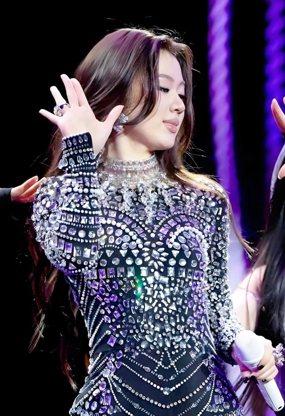 谁改变了单依纯？是常石磊，还是她早忘了恩师李健的忠告？