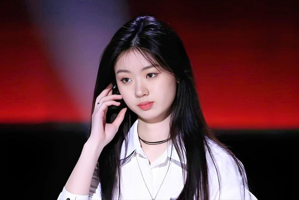 谁改变了单依纯？是常石磊，还是她早忘了恩师李健的忠告？