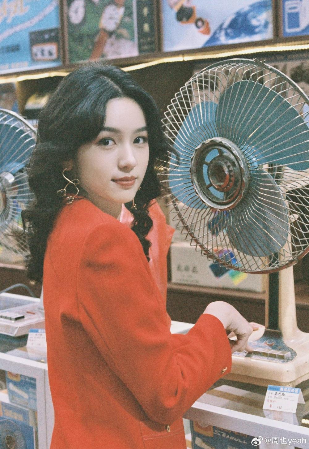 《你好1983》出场11位靓女,周也明媚董璇温柔林潇飒爽,各具特色