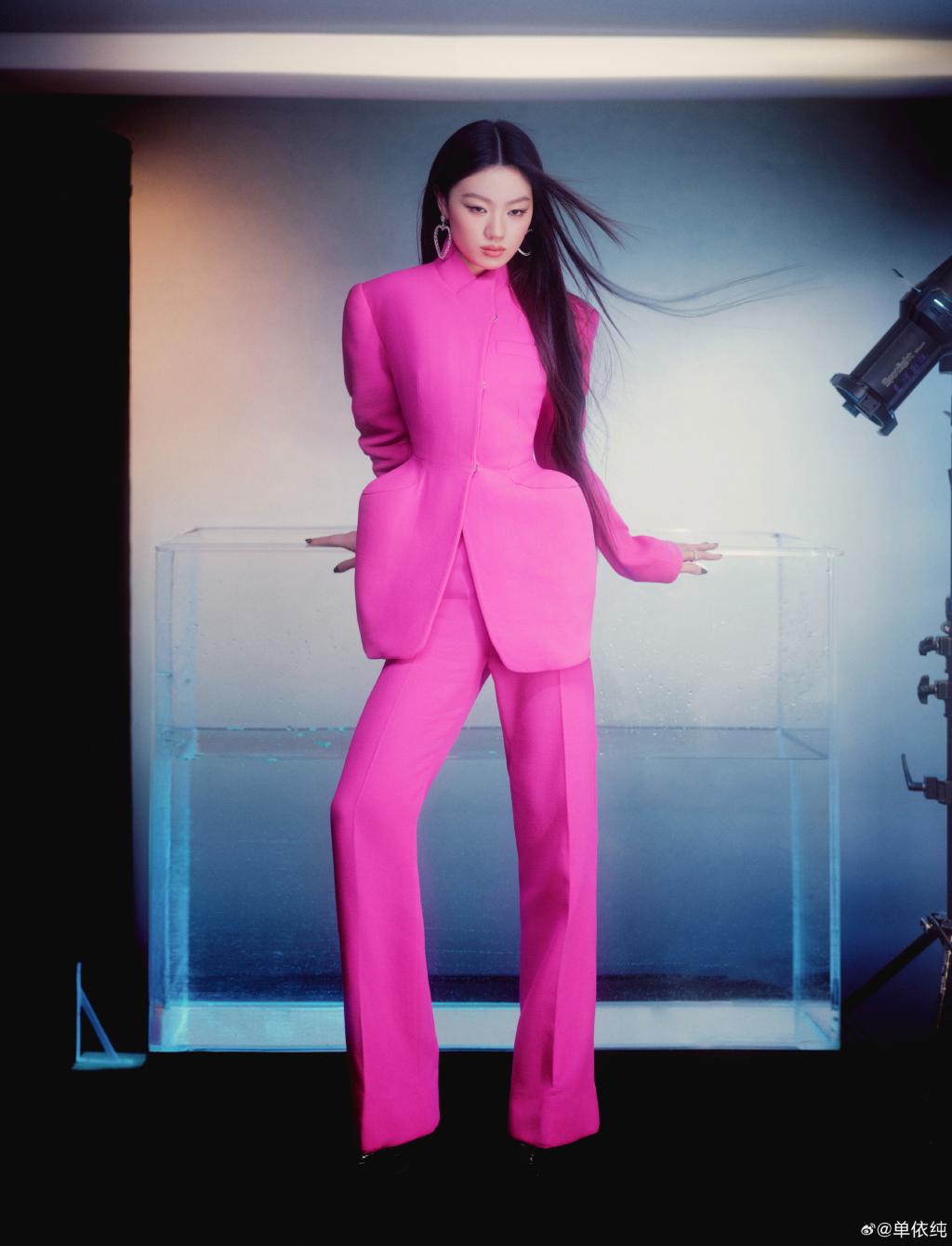 单依纯下个月5场演唱会，48小时限时退票，此前门票已售罄