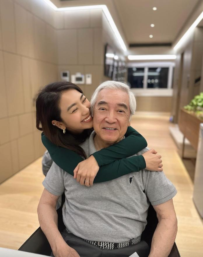 秦沛女儿离巢TVB闯好莱坞,早年抑郁症再复发,家人陪伴走出困境