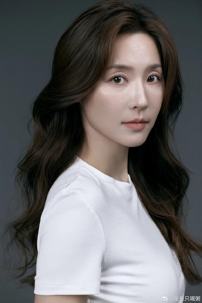 马景涛现任女友直播怒撕前妻!指责其伪装人设,抚养费争议再升级