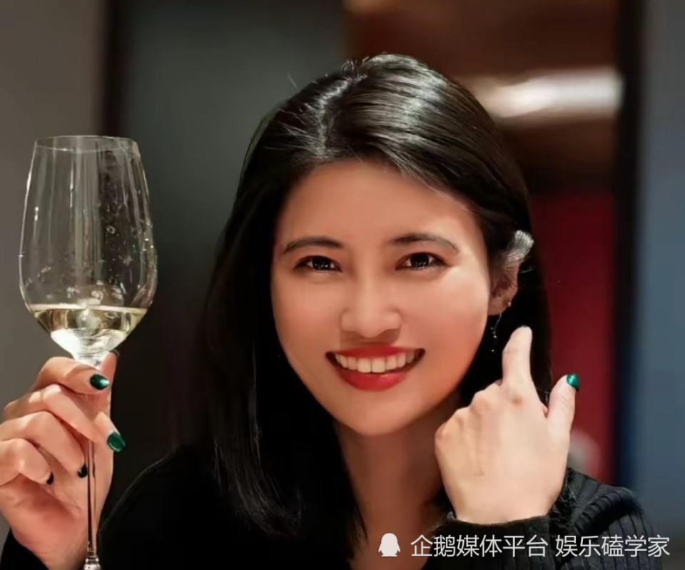 马景涛现任女友直播怒撕前妻!指责其伪装人设,抚养费争议再升级