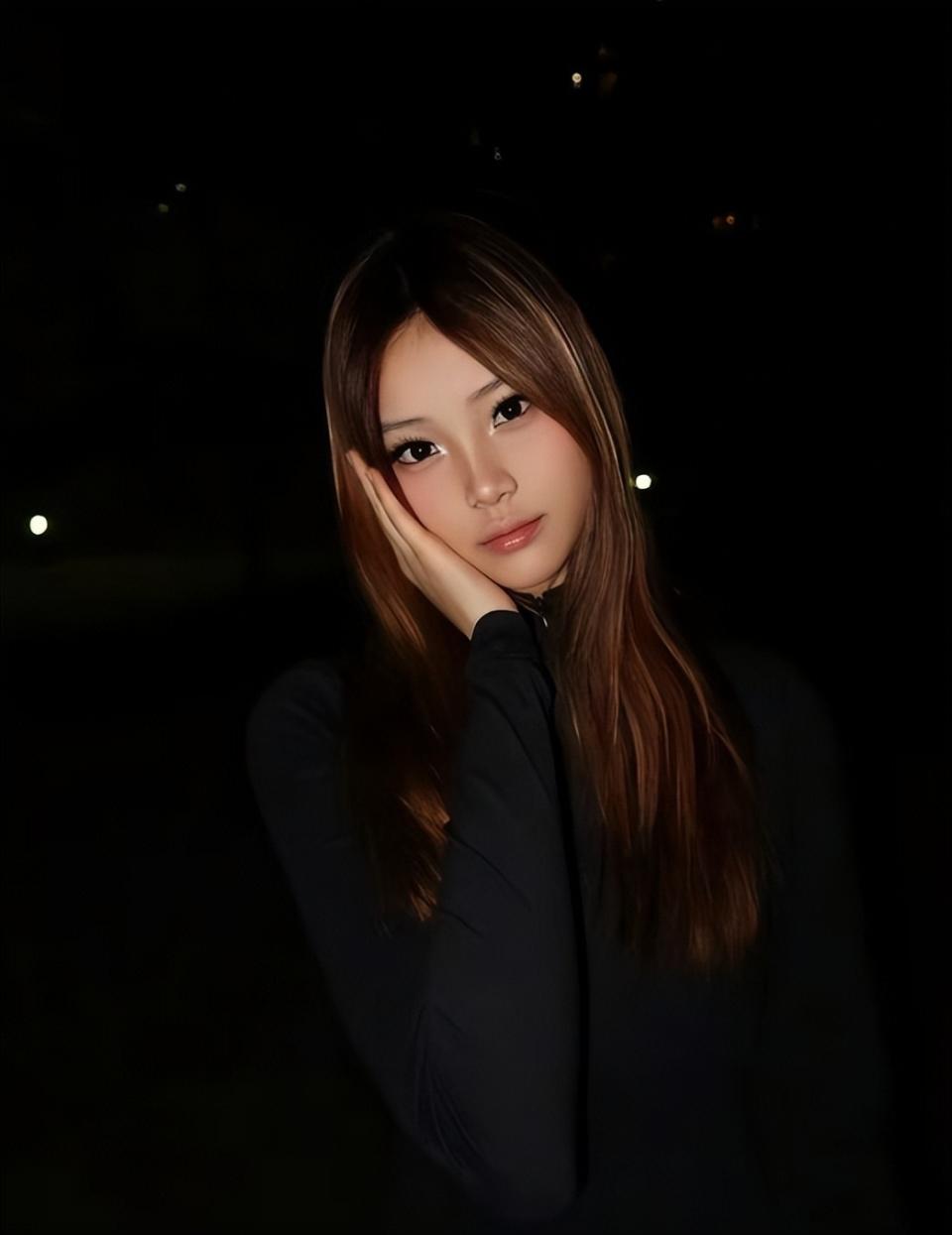 李小璐晒与女儿合照，13岁甜馨身高超妈妈，染发浓妆美的太惊艳