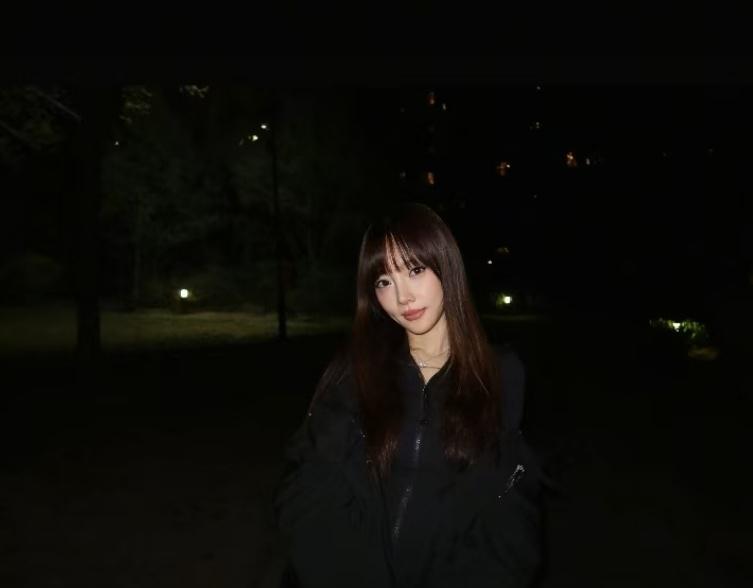 李小璐晒与女儿合照，13岁甜馨身高超妈妈，染发浓妆美的太惊艳