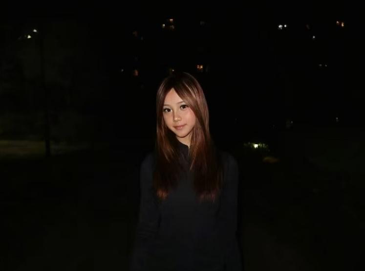 李小璐晒与女儿合照，13岁甜馨身高超妈妈，染发浓妆美的太惊艳