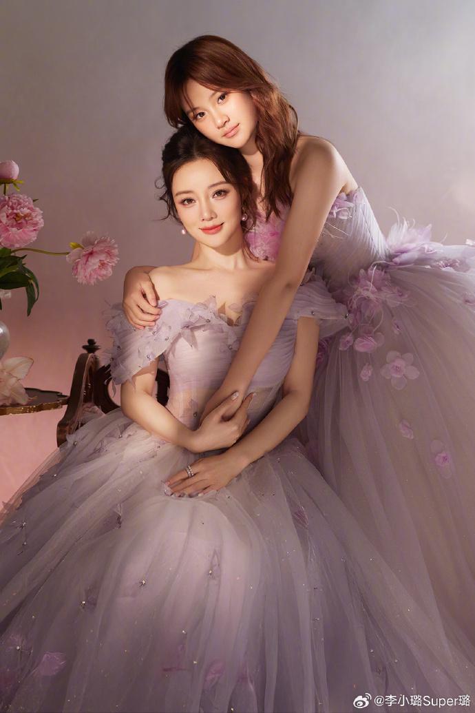 李小璐晒与女儿合照，13岁甜馨身高超妈妈，染发浓妆美的太惊艳
