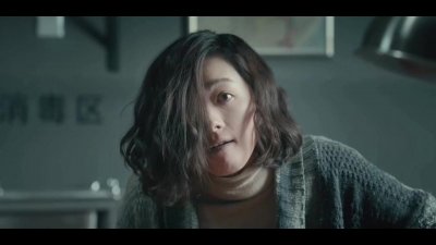 万茜回应0片酬支持新人导演：自身经历愿意为别人撑伞