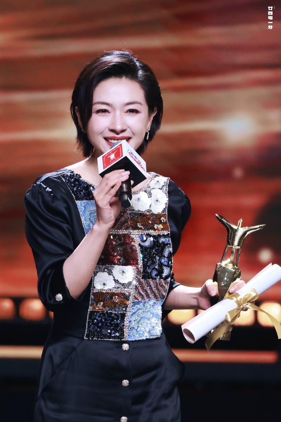 万茜回应0片酬支持新人导演：自身经历愿意为别人撑伞