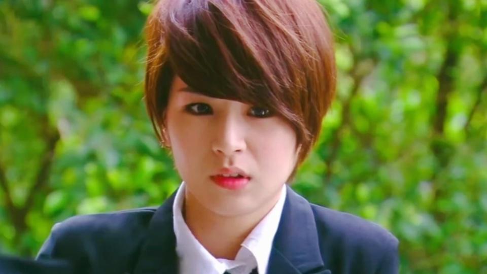 曾沛慈凭《一个人想着一个人》登顶《乘风2026》初舞台人气榜