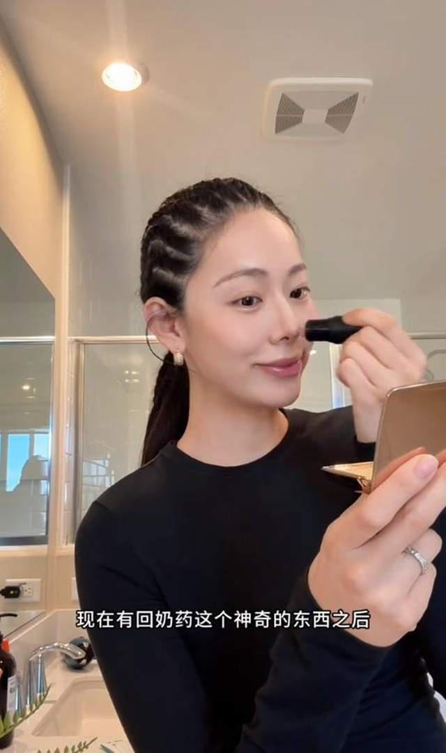 61岁李萍停工陪女儿坐月子，斯诺吃回奶药不喂母乳，产后7天逛街