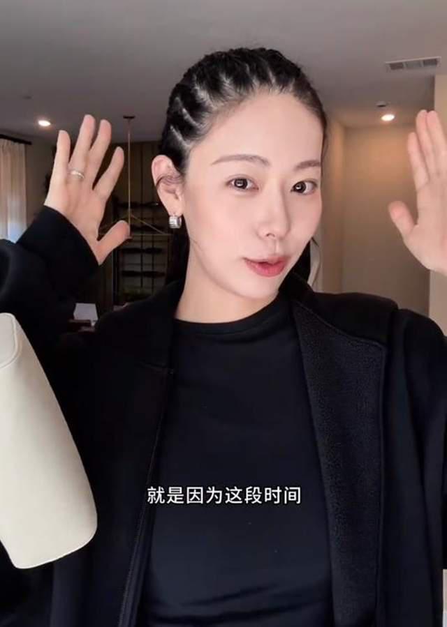 61岁李萍停工陪女儿坐月子，斯诺吃回奶药不喂母乳，产后7天逛街