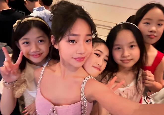 小S女儿被酸不读书想嫁豪门,14岁许老三霸气回怼:我们就是豪门