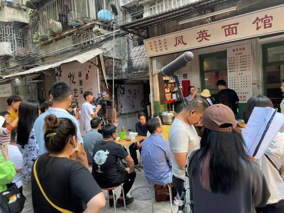 这才是真父爱！林峯带女儿看片场真相：星二代也得知道生活不易