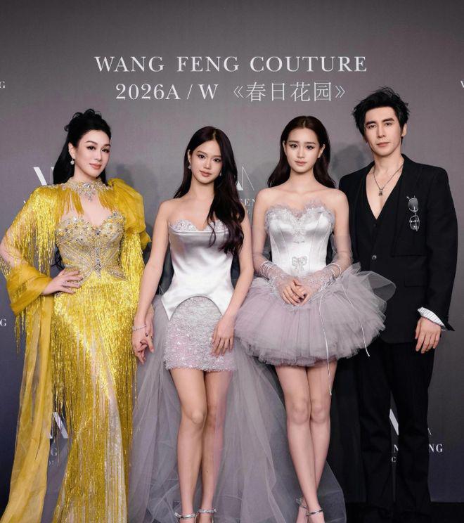 上海这天,赵露思身材傲人,被张萌吓一跳,满头银发的雪姨赢麻了