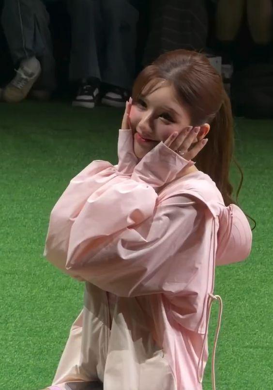 上海这天,赵露思身材傲人,被张萌吓一跳,满头银发的雪姨赢麻了